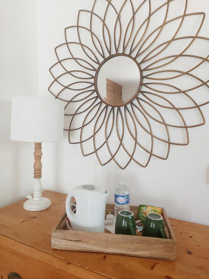 Les Marguerites Panzió Champdolent Szoba fotó